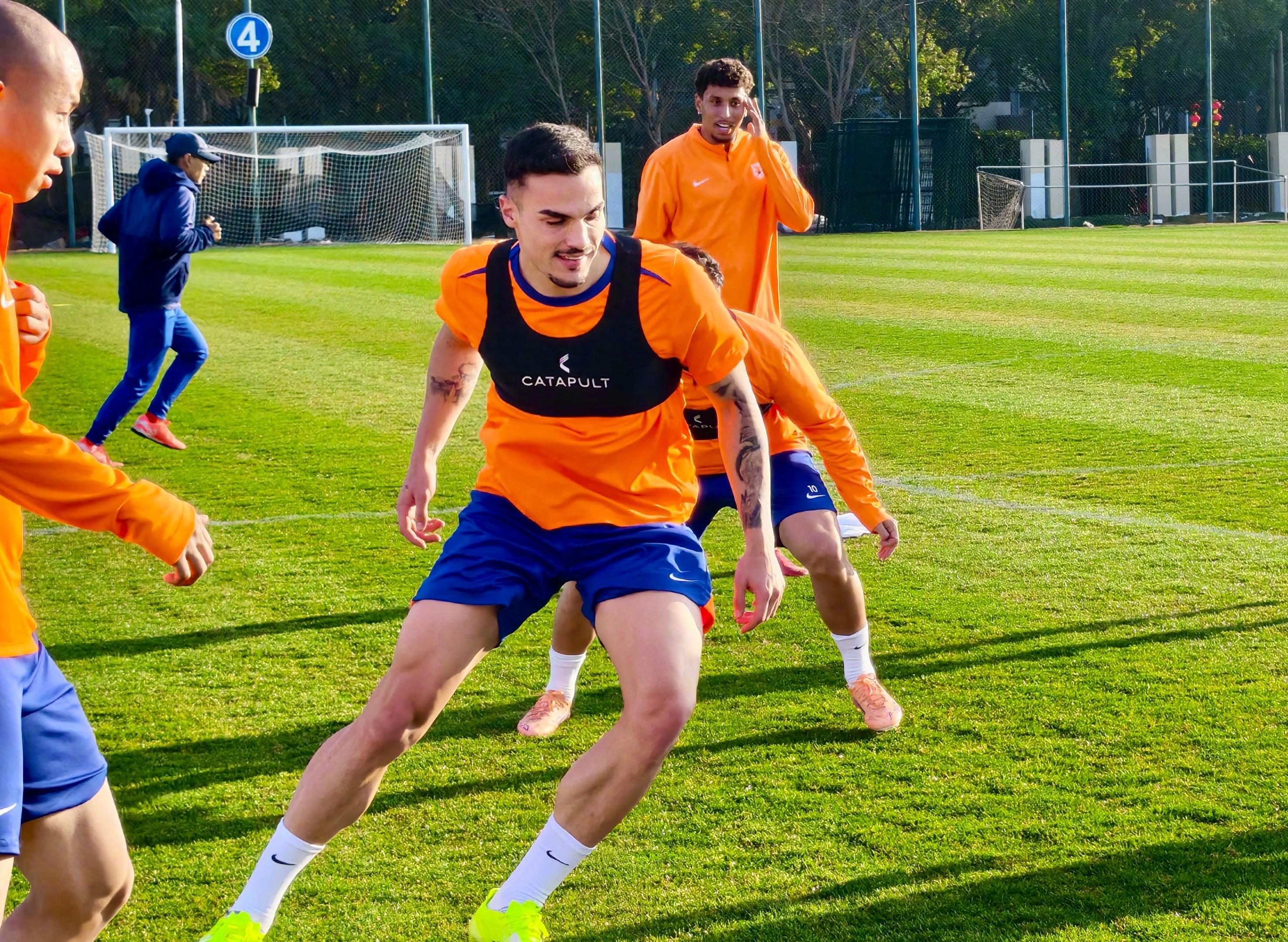 v站-阿尔瓦罗带着彭啸踢铁人四叉戟冲击 李金羽不会飘 泰山队拒绝爆冷